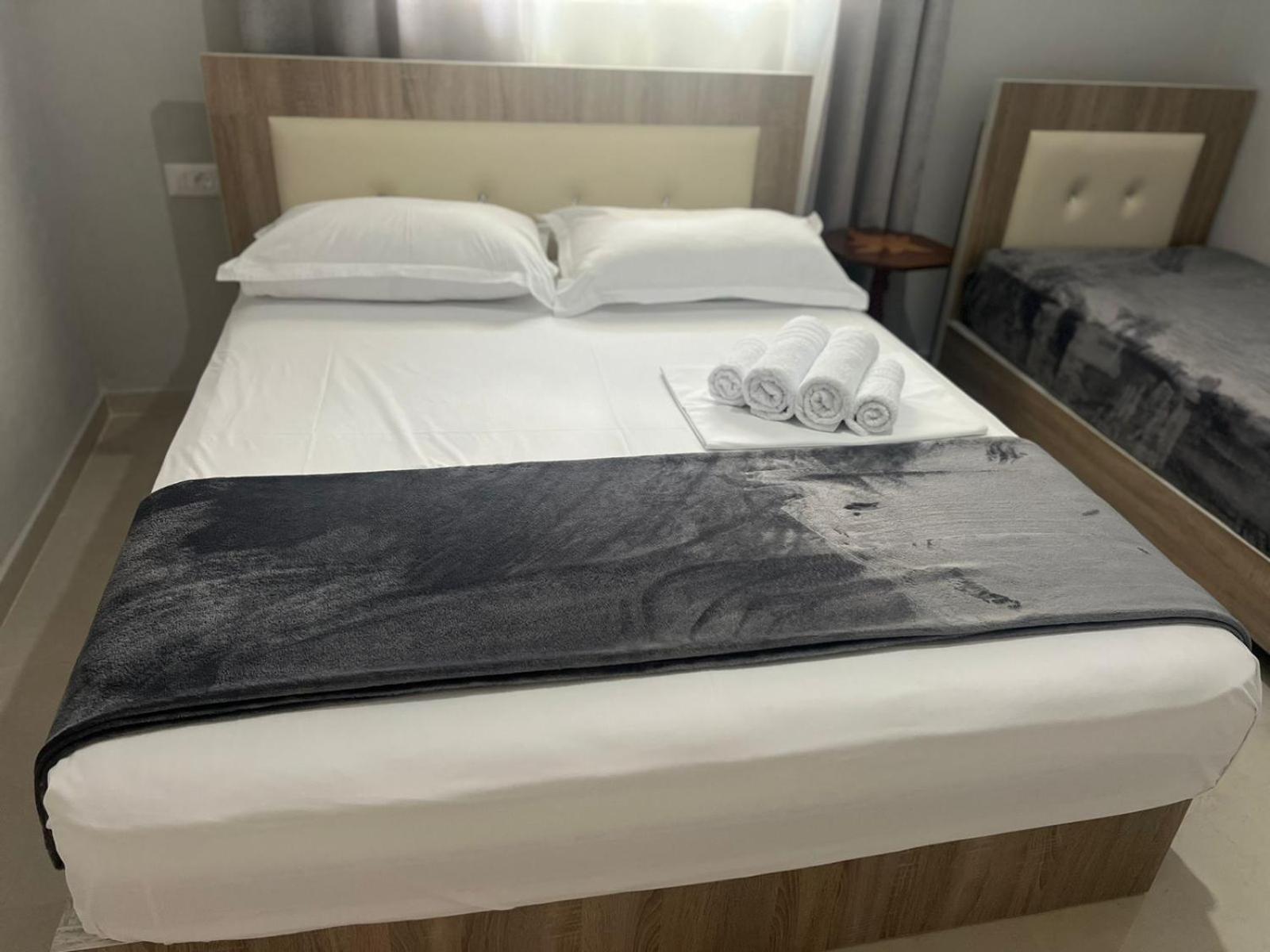 Twins Apartment Пермети Экстерьер фото