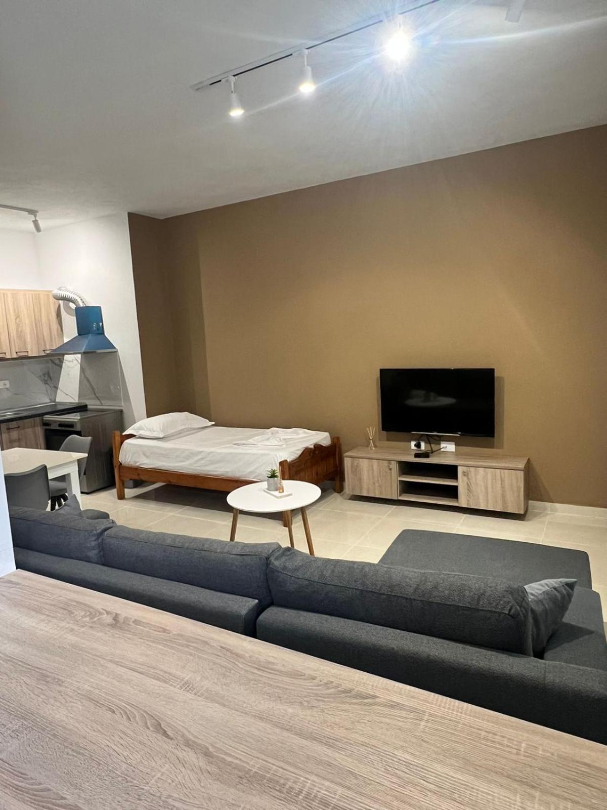 Twins Apartment Пермети Номер фото
